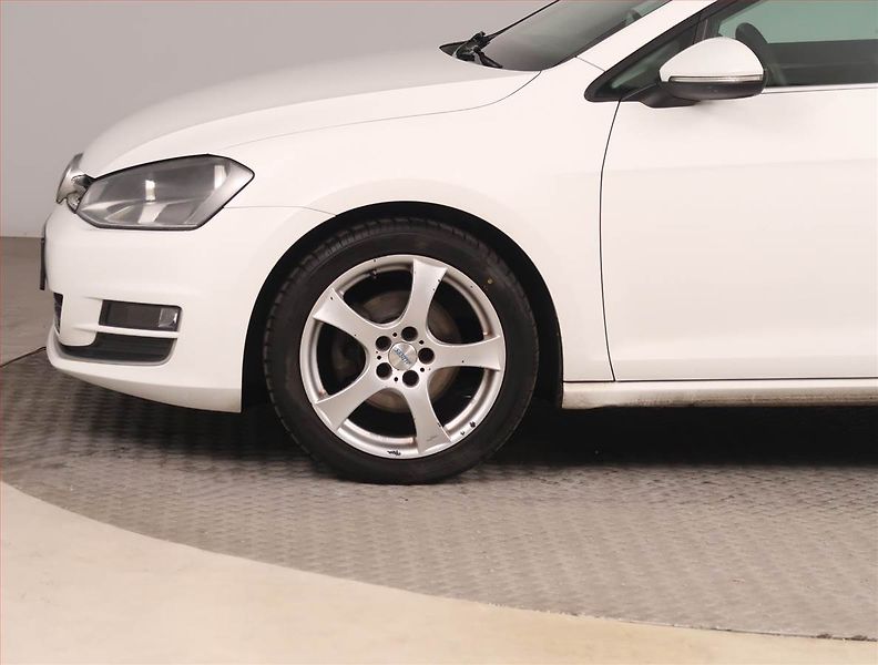Volkswagen Golf (2014) Comfortline 1.6 TDI, Tempomat - fotka 14 z 15