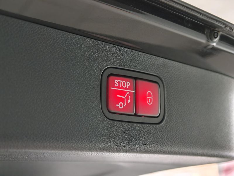 Mercedes-Benz Třídy E 300de 4M Avantgarde kombi - fotka 26 z 30