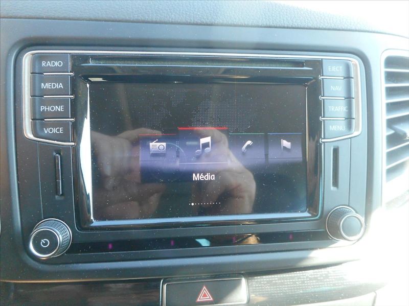 Volkswagen Sharan 2,0 TDi SOUND - fotka 17 z 38