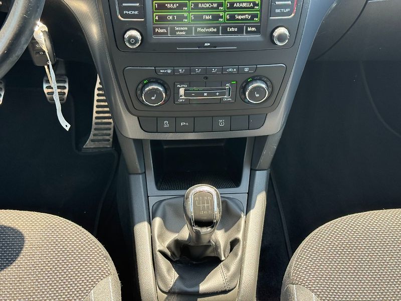 Škoda Yeti (2012) Elegance 1,2 TSI 77 Kw - fotka 20 z 37