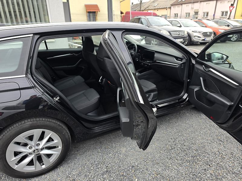 Škoda Octavia 2.0 TDI Style plus 4x4  - fotka 12 z 17