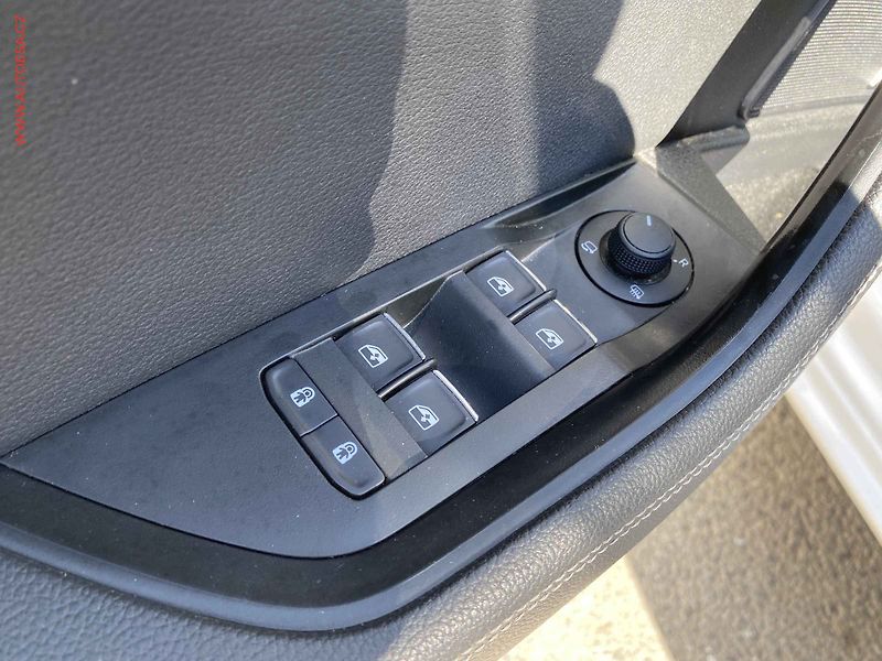 Škoda Superb (2019) 1.5 TSi, Style, LED, panor - fotka 13 z 20