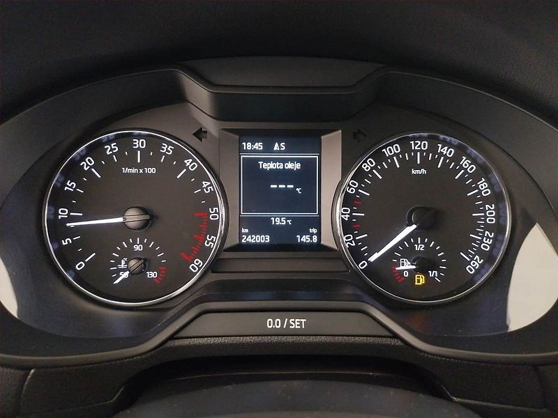 Škoda Octavia (2016) Joy 2.0 TDI, 4X4, Serv.kniha - fotka 11 z 26