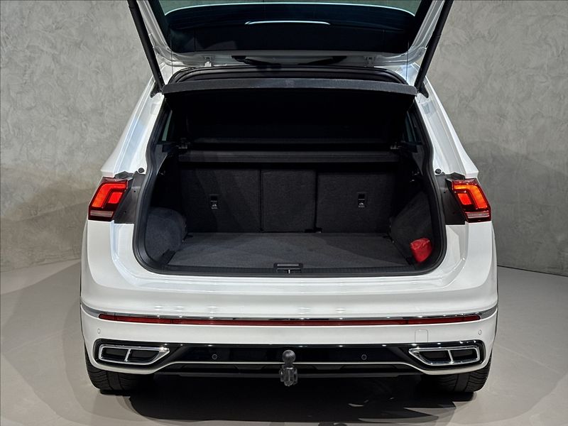 Volkswagen Tiguan 2,0 TDi  DSG R-Line IQ Light K - fotka 11 z 46