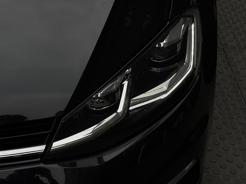 Volkswagen Golf (2017) 2.0TDi MAN Highline+, DPH, RZV - fotka 42 z 49