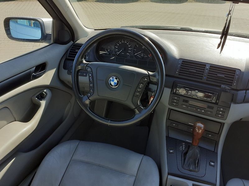 BMW Řada 3 (1998) 323i 6V - fotka 8 z 28