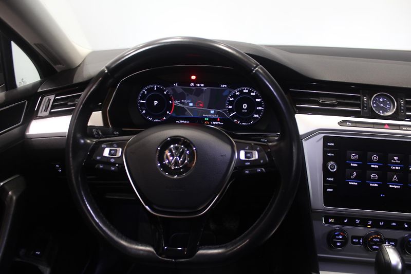 Volkswagen Passat (2019) 2.0TDI DSG Display LED Navi - fotka 32 z 35