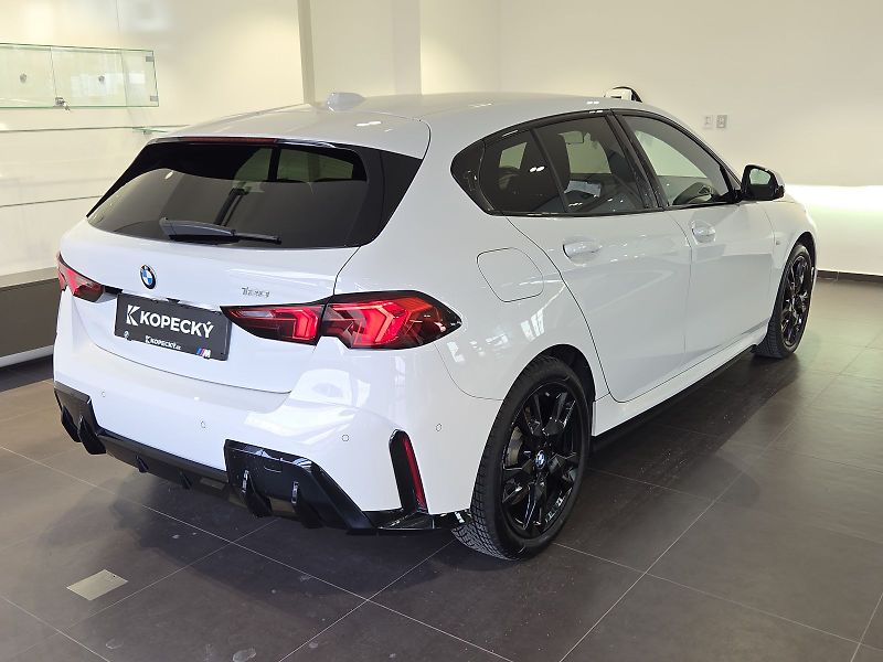 BMW Řada 1 (2024) 120i M Sport - fotka 6 z 16