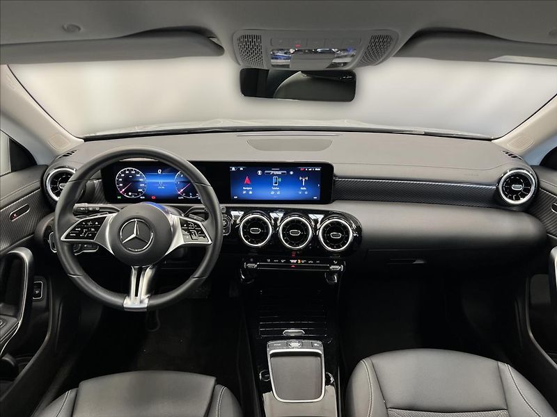 Mercedes-Benz CLA 180 d Shooting Brake Progressi - fotka 13 z 21