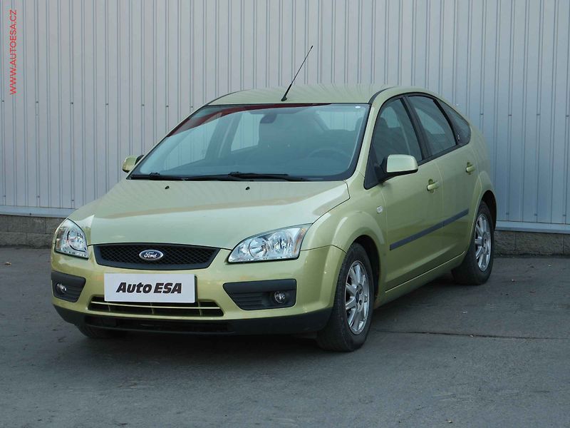 Ford Focus (2006) 1.6i, AC, park.čidla - fotka 3 z 16