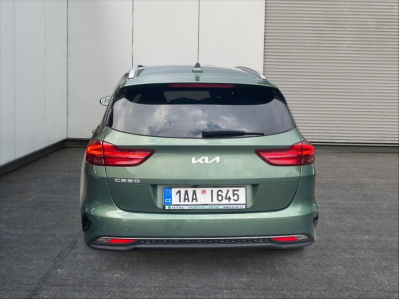 Kia Ceed 1,5 TGDI Top AT - fotka 3 z 10