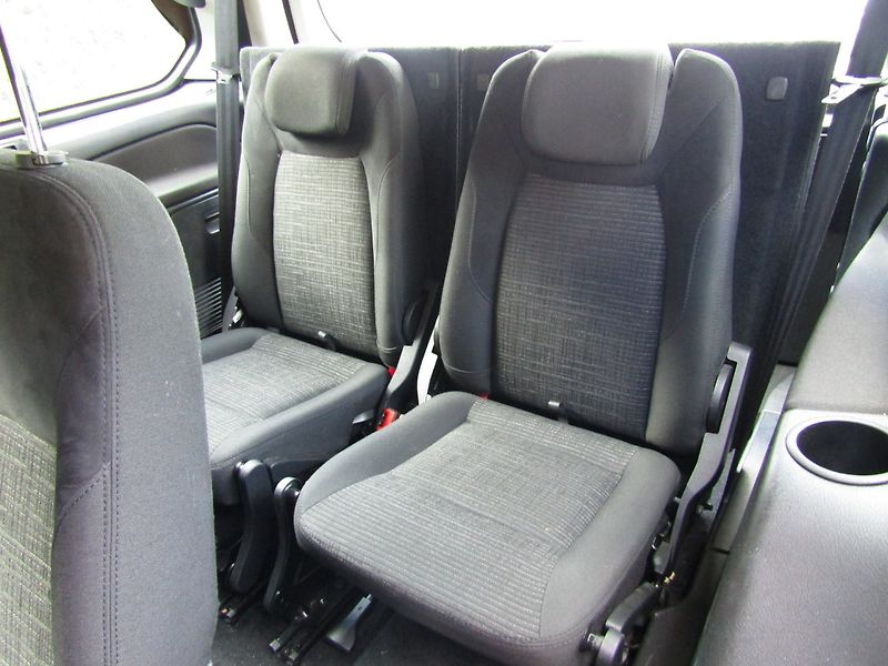 Ford Galaxy (2011) 2.0 TDCi 103kW 7MÍST - fotka 22 z 38