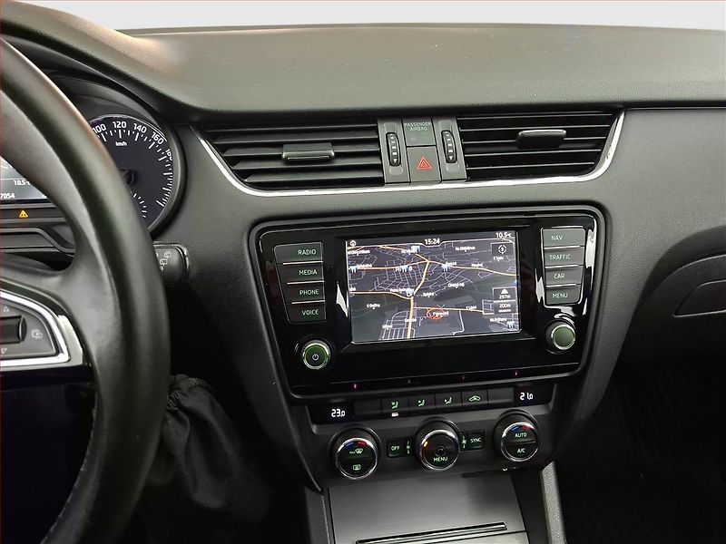 Škoda Octavia (2016) 1.6 TDI, Navi, Tempomat - fotka 12 z 19