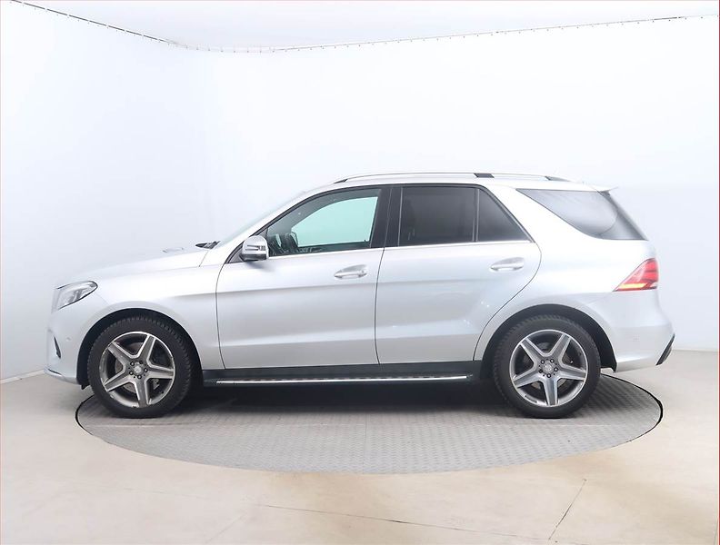 Mercedes-Benz GLE (2016) 500, 4X4, Automat, Kůže - fotka 3 z 16