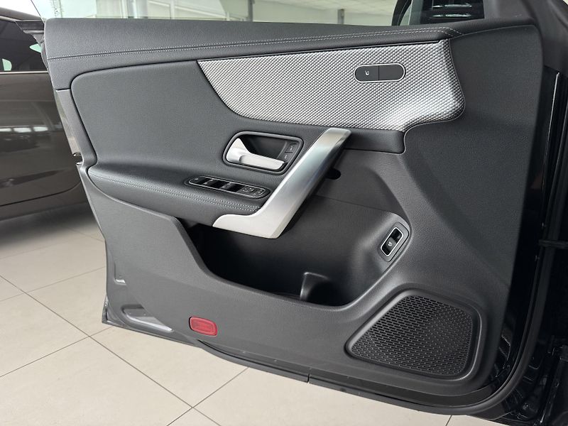 Mercedes-Benz CLA 180 AUT*100kW*REZERVACE! - fotka 27 z 33