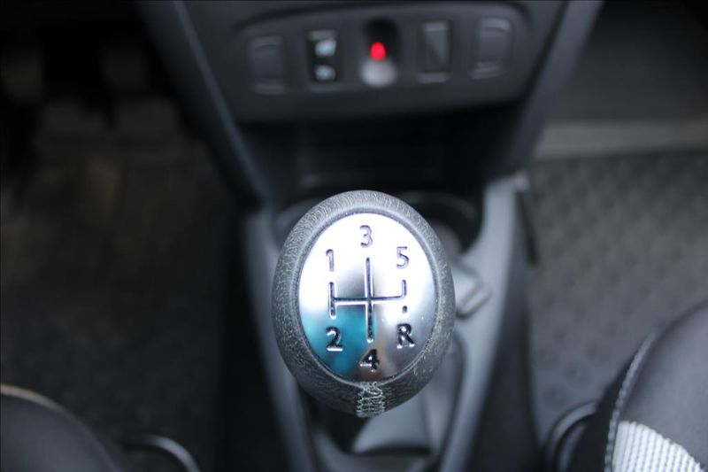 Dacia Sandero 0,9 TCe  STEPWAY, TOP, ČR - fotka 20 z 31