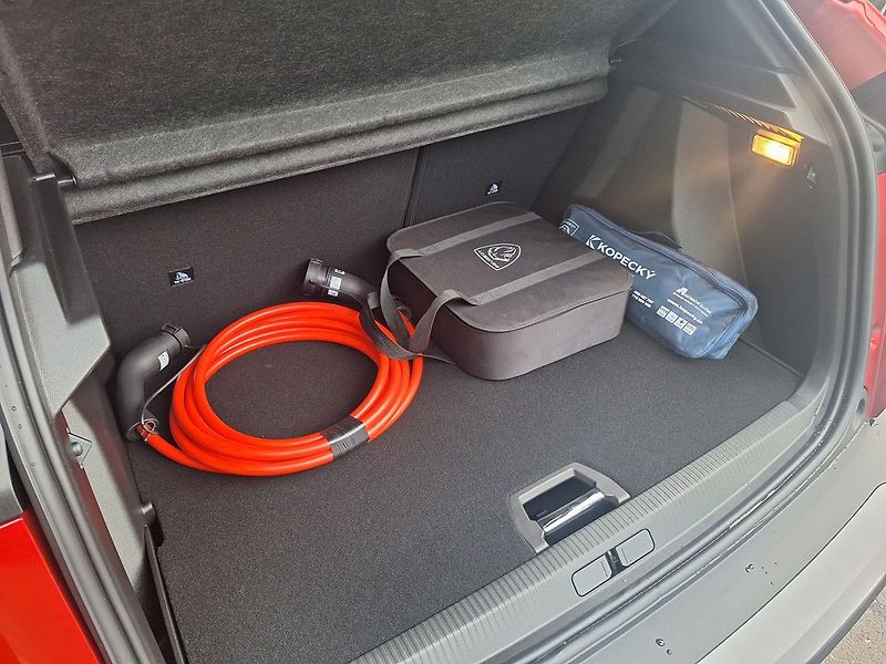 Peugeot 2008 (2026) e-ALLURE 115 kW / 156 k (Bater - fotka 7 z 23