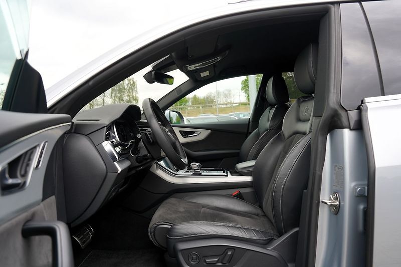 Audi Q8 55 TFSI Q/21kola/S-line/B&O - fotka 22 z 44