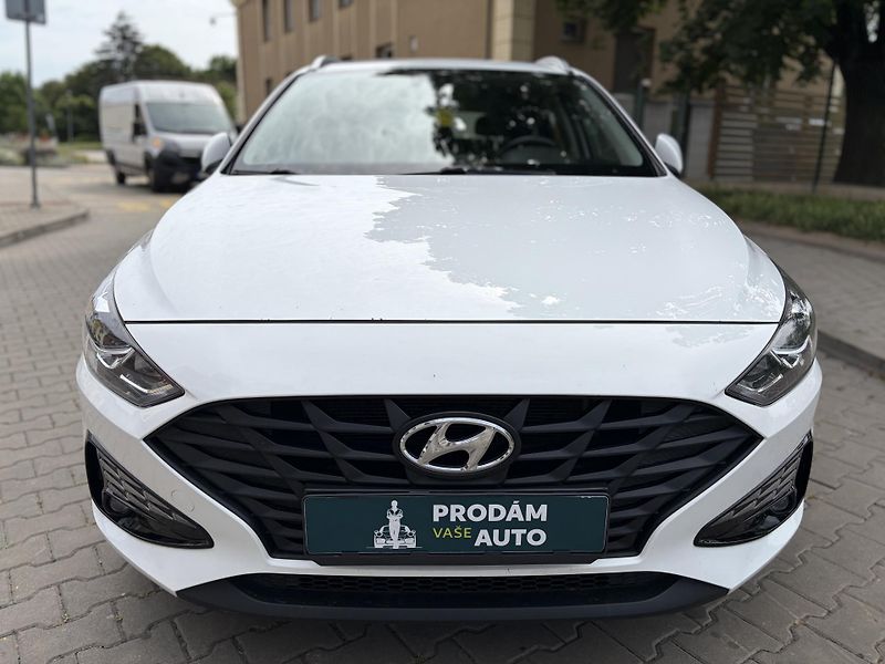 Hyundai i30 1.6 CRDi automat  - fotka 13 z 24