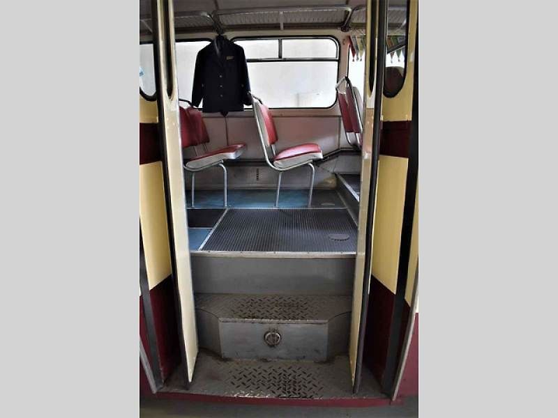 Tomuto autobusu je přesně padesát let. A je zcela původní