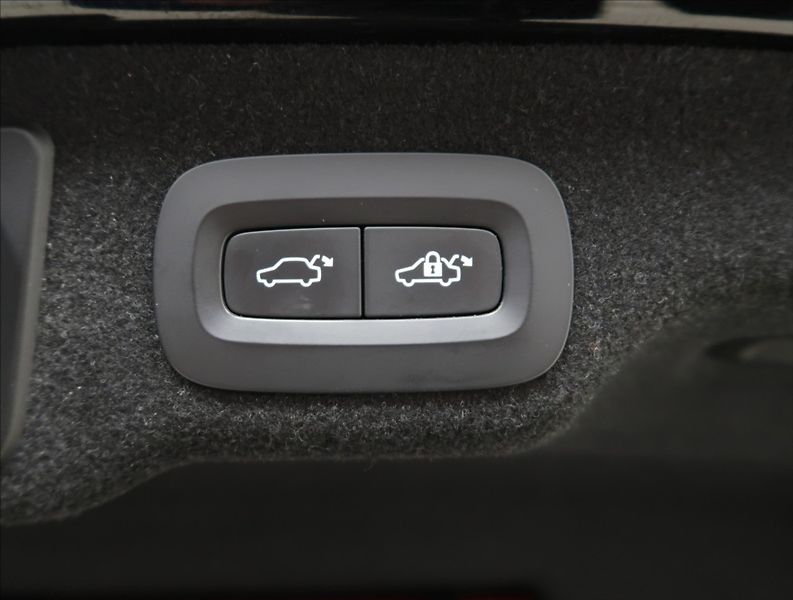 Volvo S90 2,0 D5 AWD INSCRIPTION - fotka 47 z 54