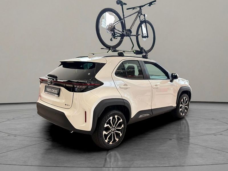 Toyota Yaris (2024) Style      Cross MC24 - - fotka 6 z 12