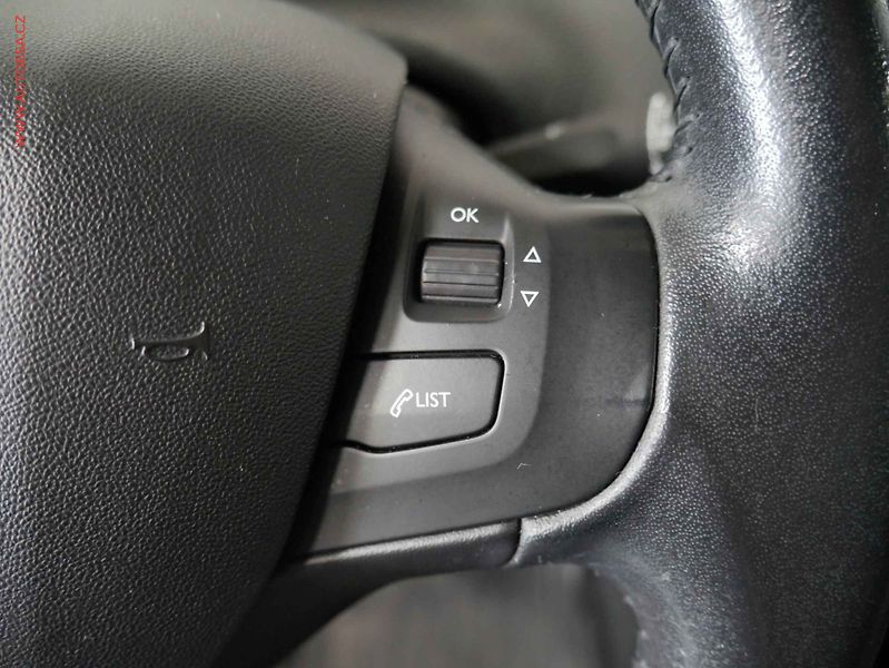 Peugeot 2008 (2017) 1.2 PT, 2.maj,ČR, servis - fotka 13 z 17