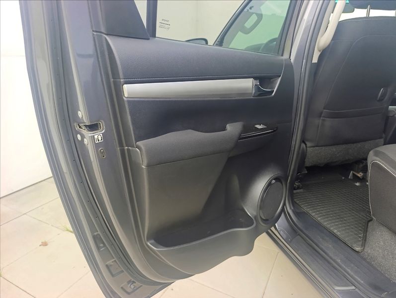Toyota Hilux 2,4 D-4D Kamera Tažné 1maj. ČR - fotka 30 z 43