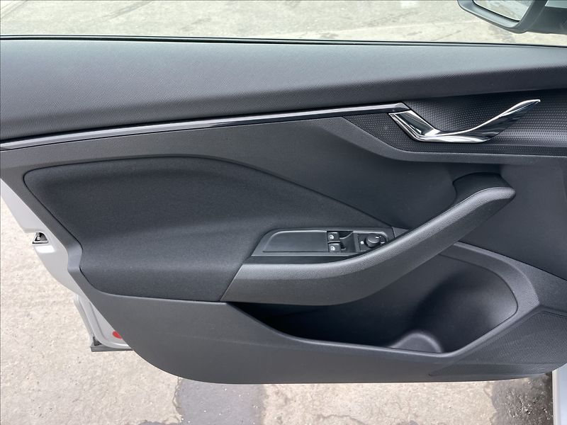 Škoda Scala 1,0 TSI Ambition Plus LED+PDC - fotka 14 z 24