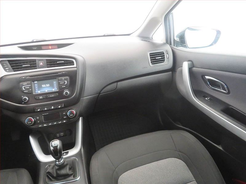 Kia Ceed (2017) 1.4 MPI, Tempomat - fotka 8 z 16