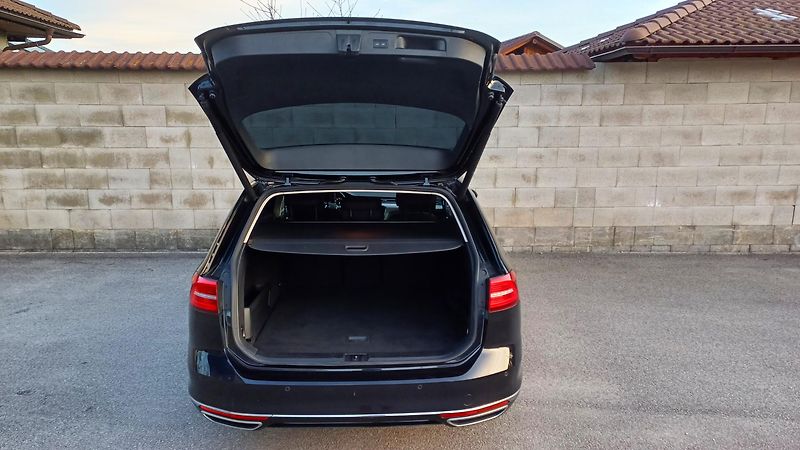 Volkswagen Passat Variant (2019) 2.0 Bi-TDI HIGHLINE - fotka 13 z 54