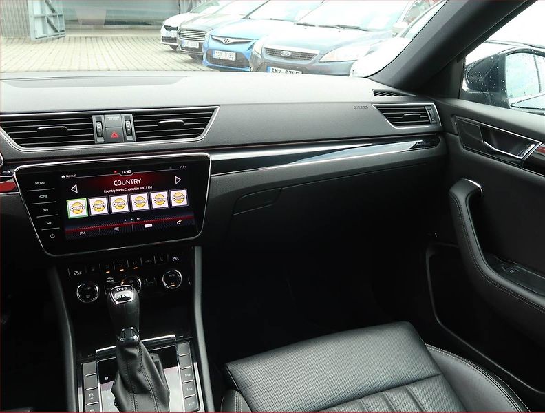 Škoda Superb (2019) Laurin&Klement 2.0 TSI - fotka 8 z 17