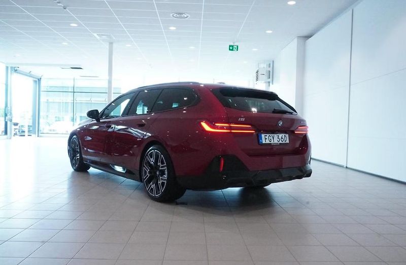 BMW i5 eDrive40 Touring M 360k Tažné - fotka 5 z 13