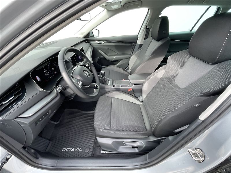 Škoda Octavia 2,0 TDI Combi Ambition Plus - fotka 4 z 24