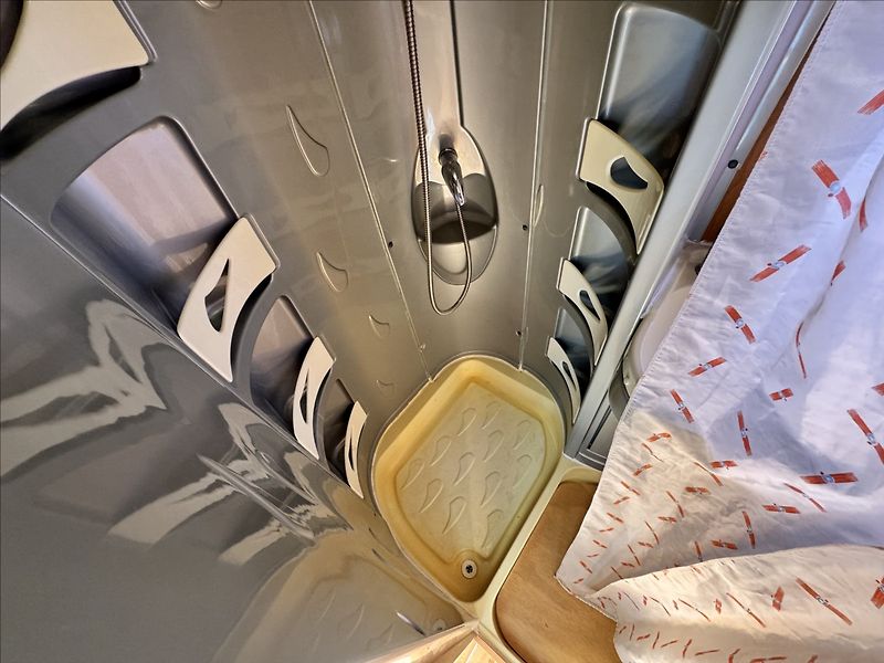 CI Caravans International Elliot 40 MJTD  2,3 - fotka 14 z 16