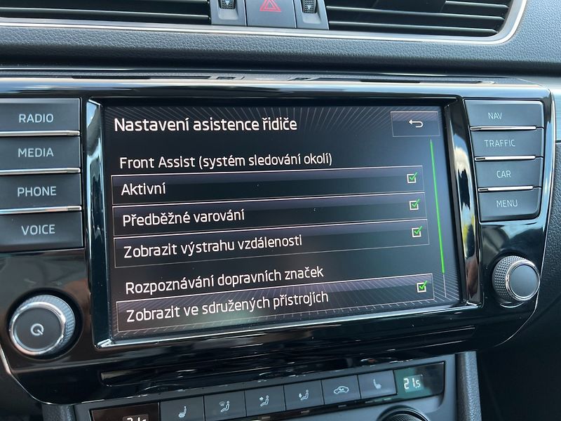 Škoda Superb (2015) 2.0TDi 110kW DSG! Style+! ČR! - fotka 32 z 40
