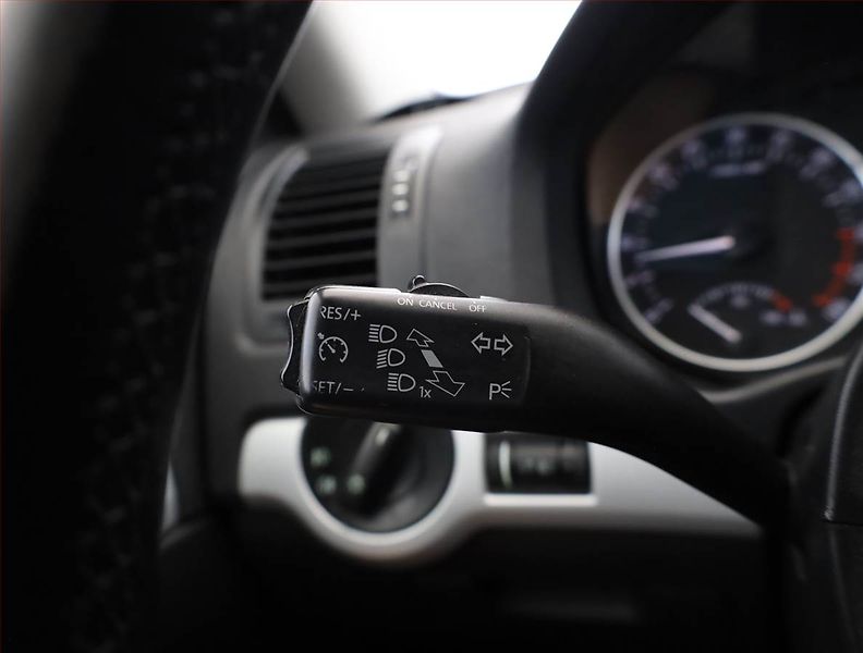 Škoda Octavia (2011) 1.6 TDI, Tempomat - fotka 13 z 16