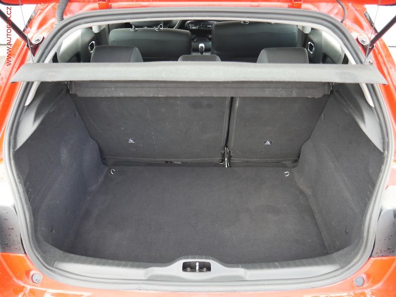 Citroën C4 Cactus (2018) 1.2 PT, ČR, servis.kniha, AC - fotka 7 z 19