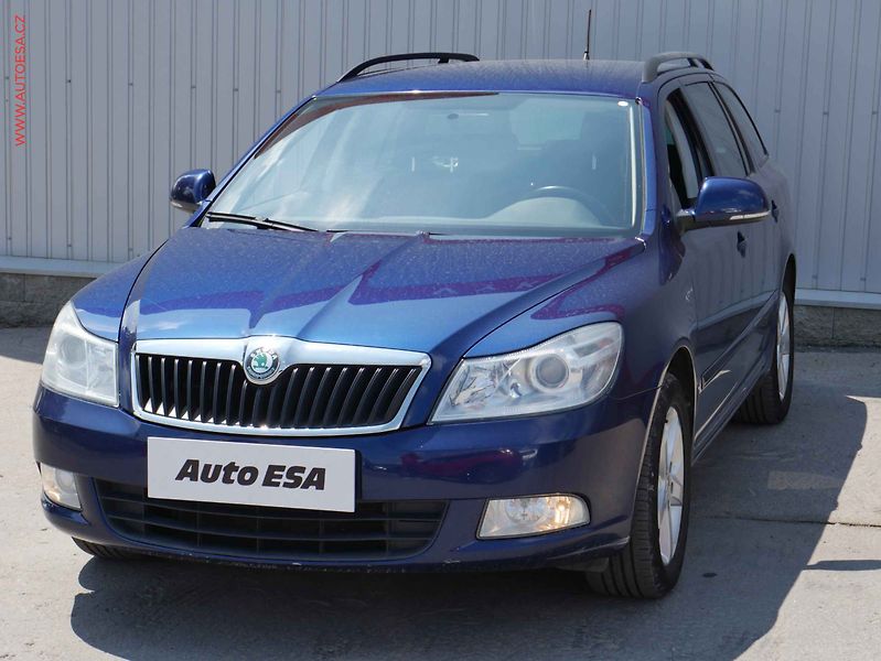 Škoda Octavia (2012) 1.6 TDi, 2.maj,ČR, Ambition - fotka 3 z 14