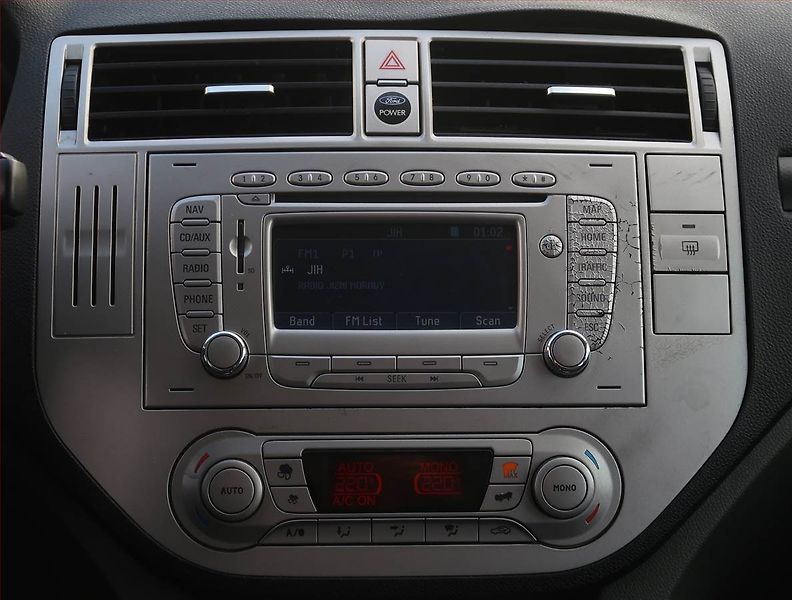 Ford Kuga (2009) Trend 2.0 TDCi, 4X4, Navi - fotka 12 z 18