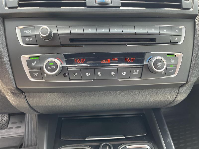BMW Řada 1 2,0 120d AUTOMAT HARMAN NAVI - fotka 17 z 44