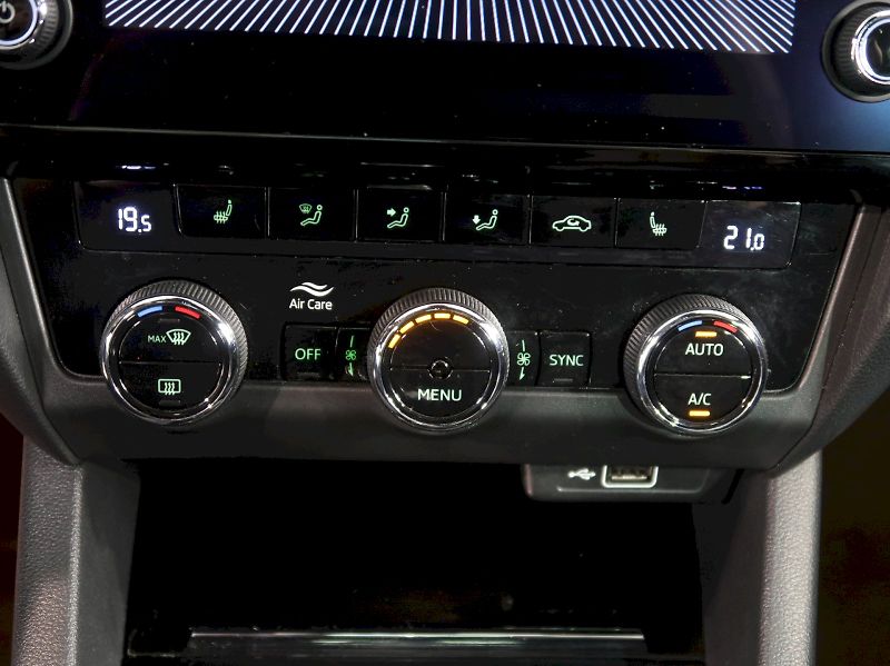 Škoda Octavia (2020) STYLE 2.0TDI 110KW DSG PANORAM - fotka 35 z 47