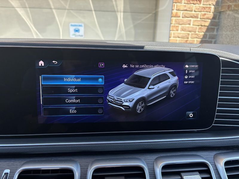 Mercedes-Benz GLE (2023) 400d 4MATIC 9GTRONIC AMG Paket - fotka 140 z 166