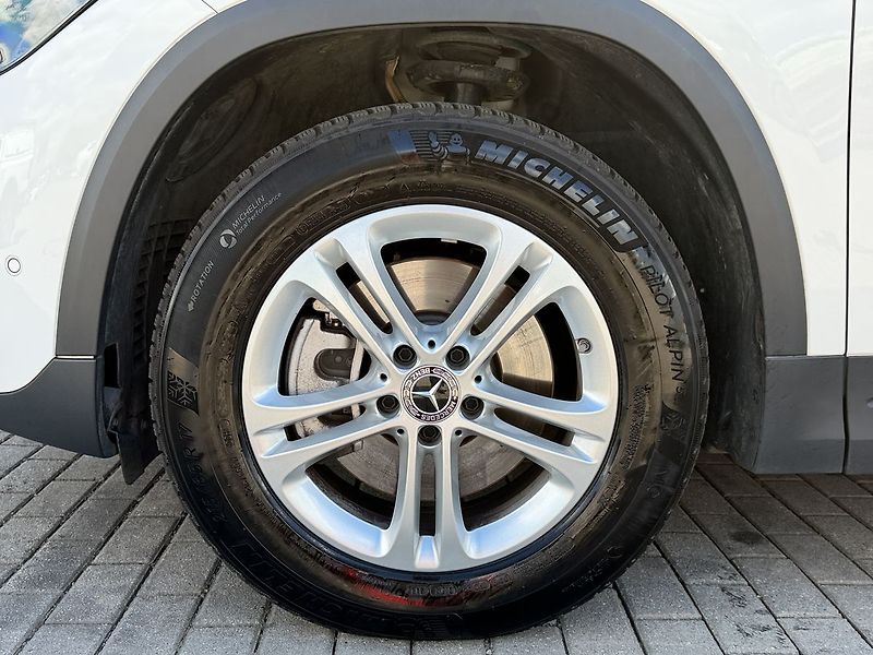 Mercedes-Benz GLA 220 4 MATIC - fotka 26 z 32