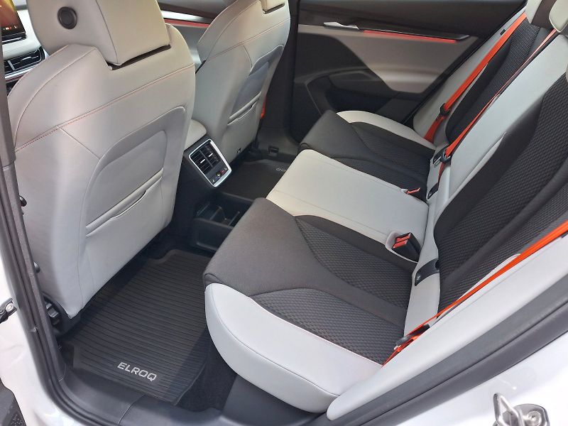 Škoda Elroq (2025) Premium Lodge 50 125kW - fotka 7 z 35