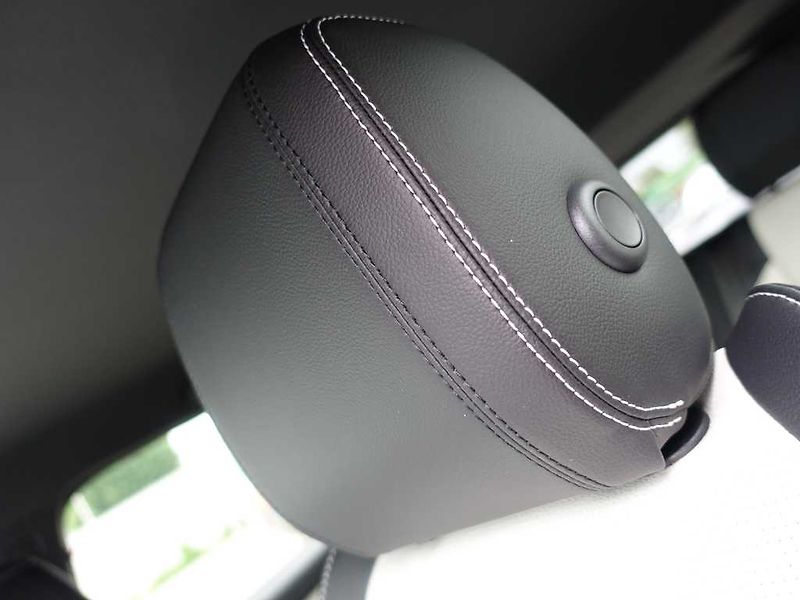 Land Rover Discovery Sport 2,0 R-Dynamic SE D200 - fotka 12 z 36
