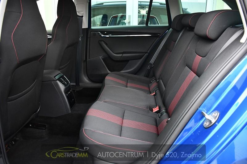 Škoda Octavia 1,6 TDI DSG STYLE & DYNAMIC - fotka 13 z 53