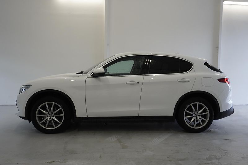 Alfa Romeo Stelvio 2.0 TB 280PS Q4 AUT. - fotka 5 z 29