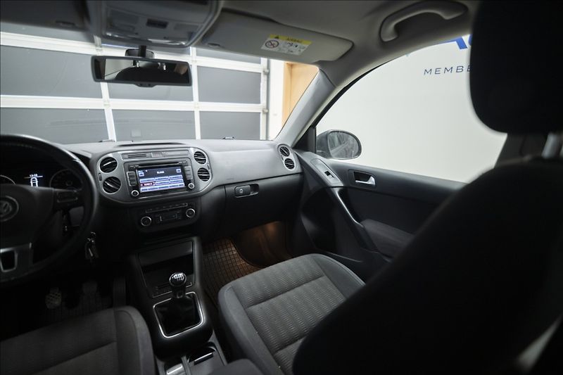 Volkswagen Tiguan 1,4 TSI KAMERA VÝHŘEV TAŽNÉ ČR - fotka 16 z 38