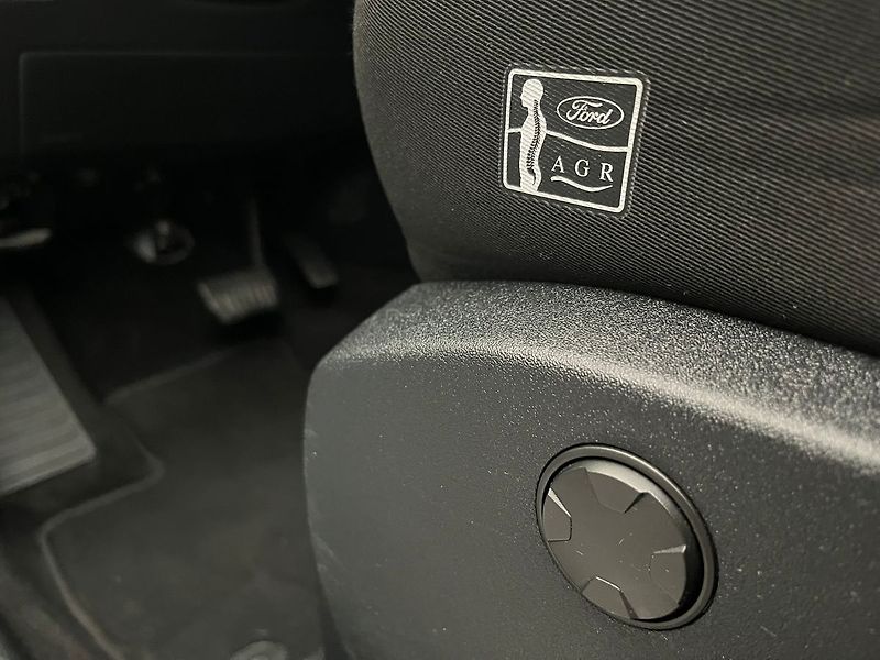 Ford S-MAX 2.5 HEV TITANIUM 7 míst - fotka 26 z 70